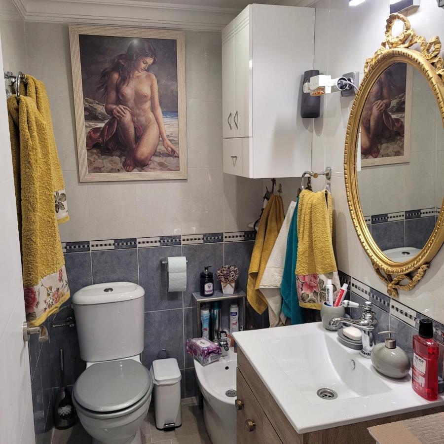 Shared Accommodation A Room With A View Of The Garden Sevilla Dış mekan fotoğraf