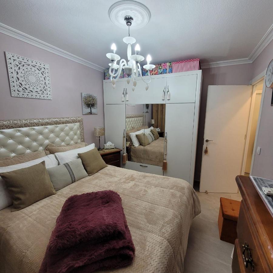 Shared Accommodation A Room With A View Of The Garden Sevilla Dış mekan fotoğraf